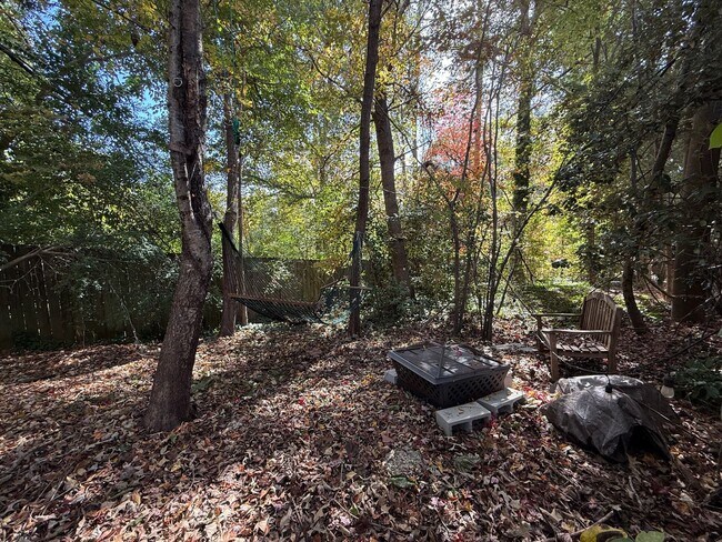 Building Photo - Gorgeous 3BD, 2.5BA Raleigh Townhome in a ...