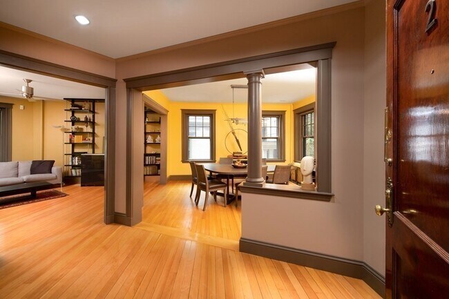 Building Photo - 31 Linnaean St
