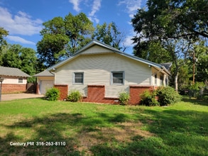 Building Photo - 9700 W 9th St N