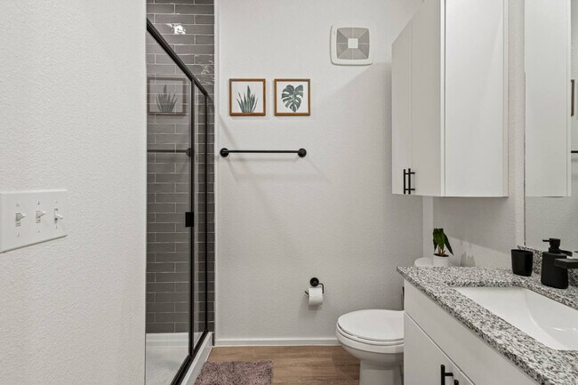 Building Photo - 596 W 9th St