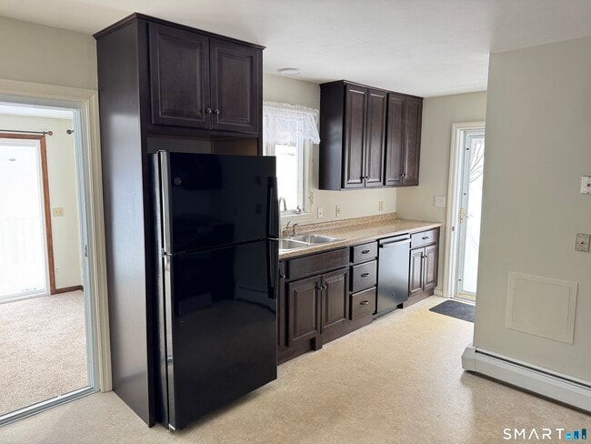 Building Photo - 10 Milton Rd