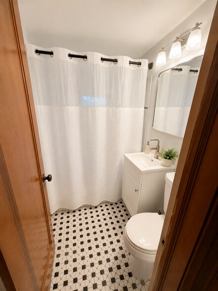 Building Photo - 1424 N 70th St