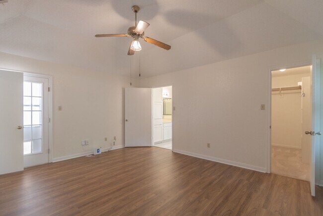 Building Photo - 2411 Raintree Path
