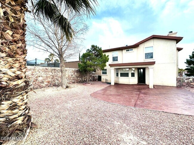 Building Photo - 7489 Plaza Redonda Dr