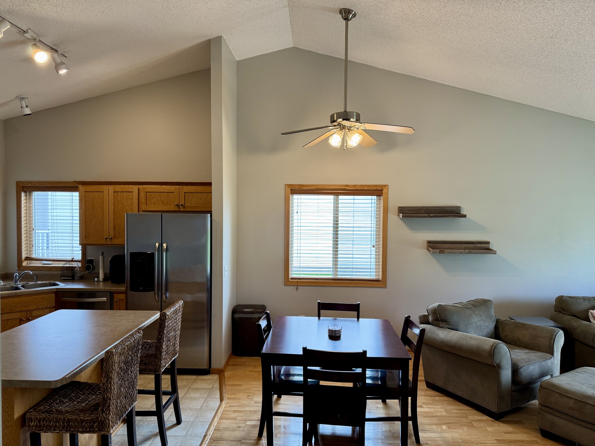 Building Photo - 438 Lake Trl