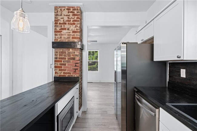 Building Photo - 1035 Astor Ave SW