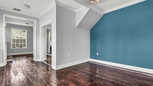 Building Photo - Charming 2BR/2BA with Bonus Room South Tam...