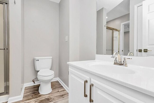 Building Photo - Bright 2BD/2BA Tennis Villa at Lake Norman!
