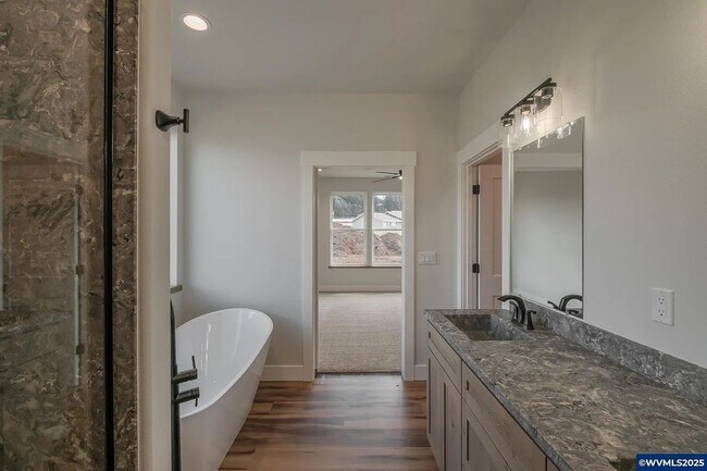 Building Photo - 4 Bedroom 2 Bath House