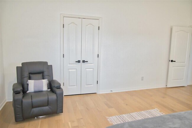 Building Photo - 1209 Cole Ests Dr