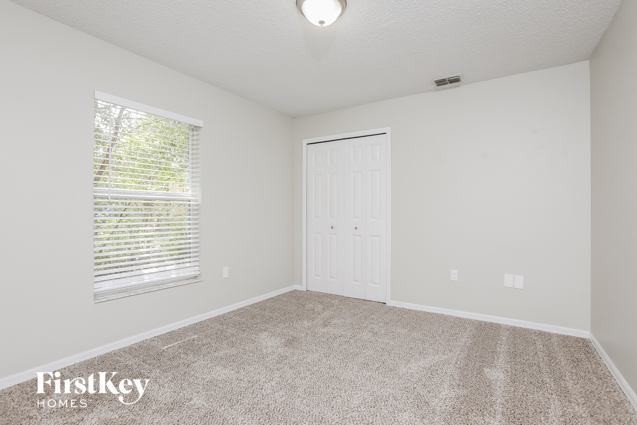 Building Photo - 662 Armadillo Dr