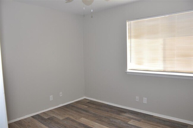 Building Photo - 10810 Topperwein Dr