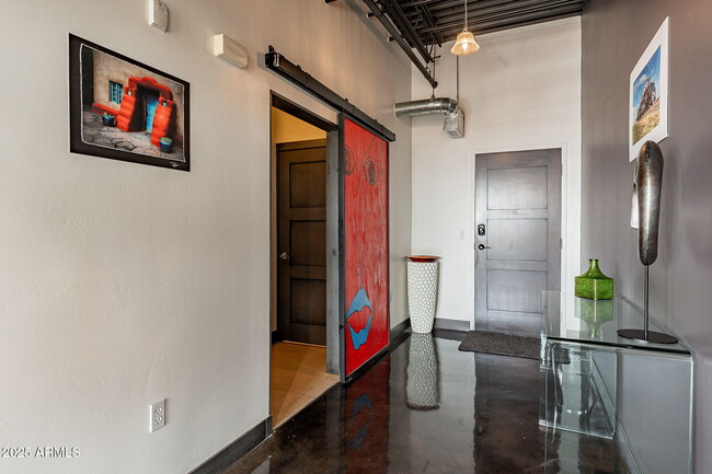 Building Photo - 4020 N Scottsdale Rd
