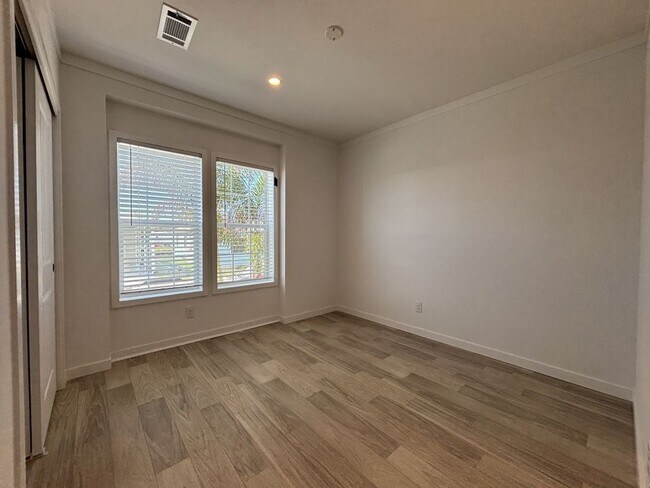 Building Photo - 5646 Blue Harbor Dr