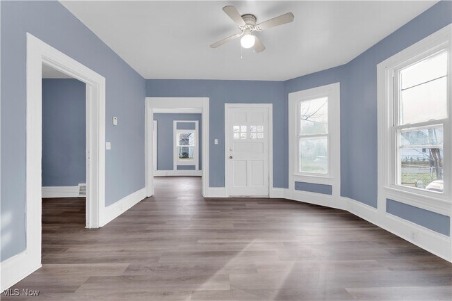 Building Photo - 2206 Kenneth Ave