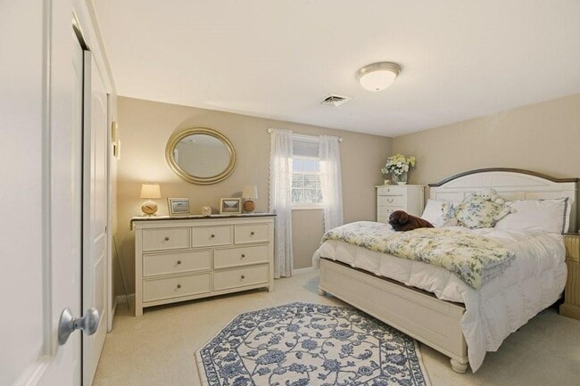 Building Photo - 5 Leland Point Dr