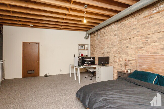 Building Photo - 660 W Grand Ave