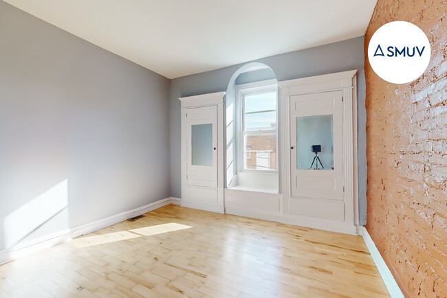 Building Photo - 225 E 25th St