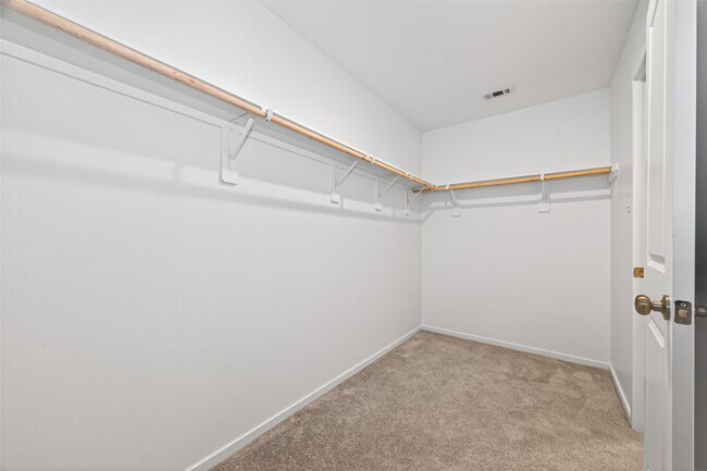 Building Photo - 3025 Fantasy Ter Dr