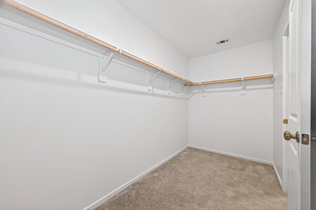 Building Photo - 3025 Fantasy Ter Dr