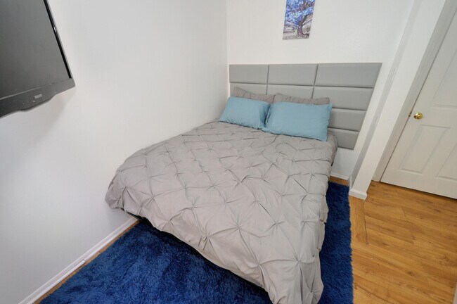 Building Photo - 370 8th Ave