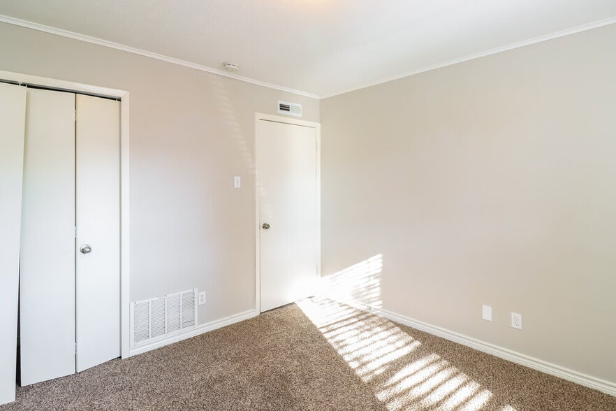 Building Photo - 5065 Pemberton Ln