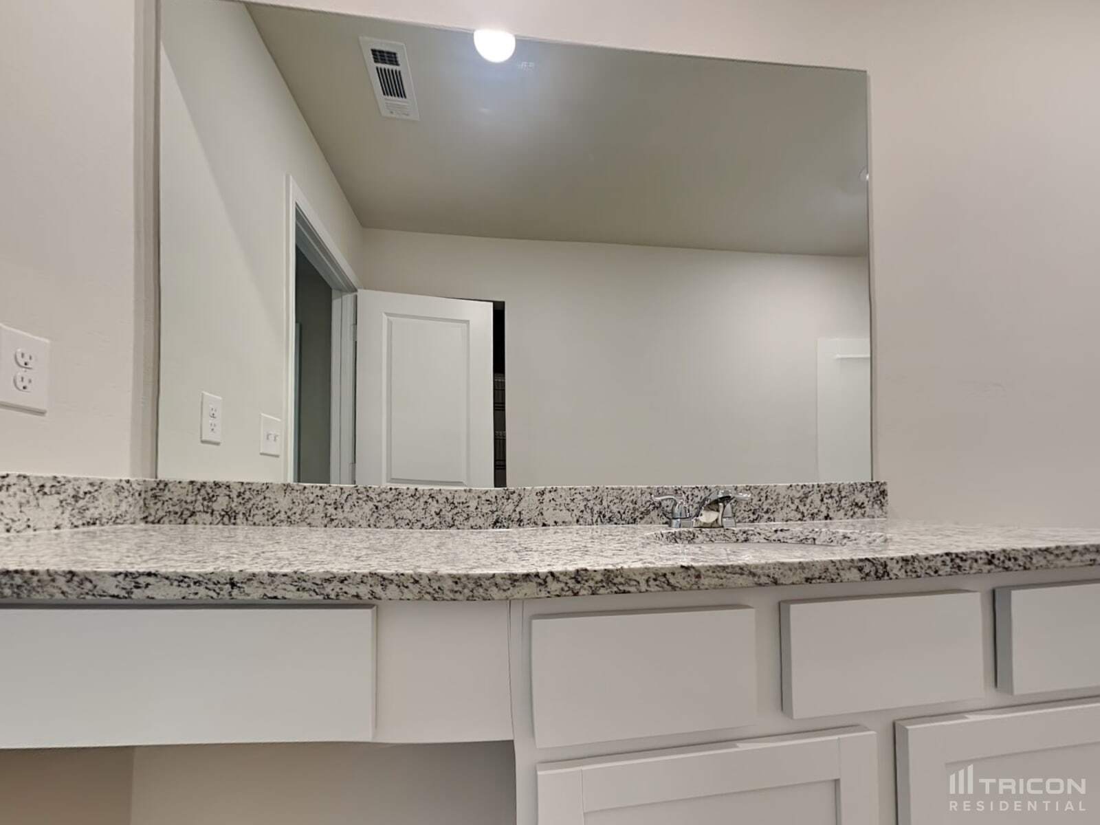 Building Photo - 1100 Amadas Dr