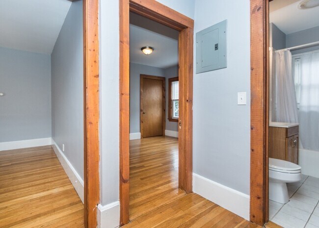 Building Photo - 137 Evans St