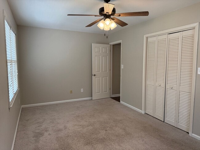 Building Photo - 3-Bedroom Townhome Just Minutes From Downtown Hickory!