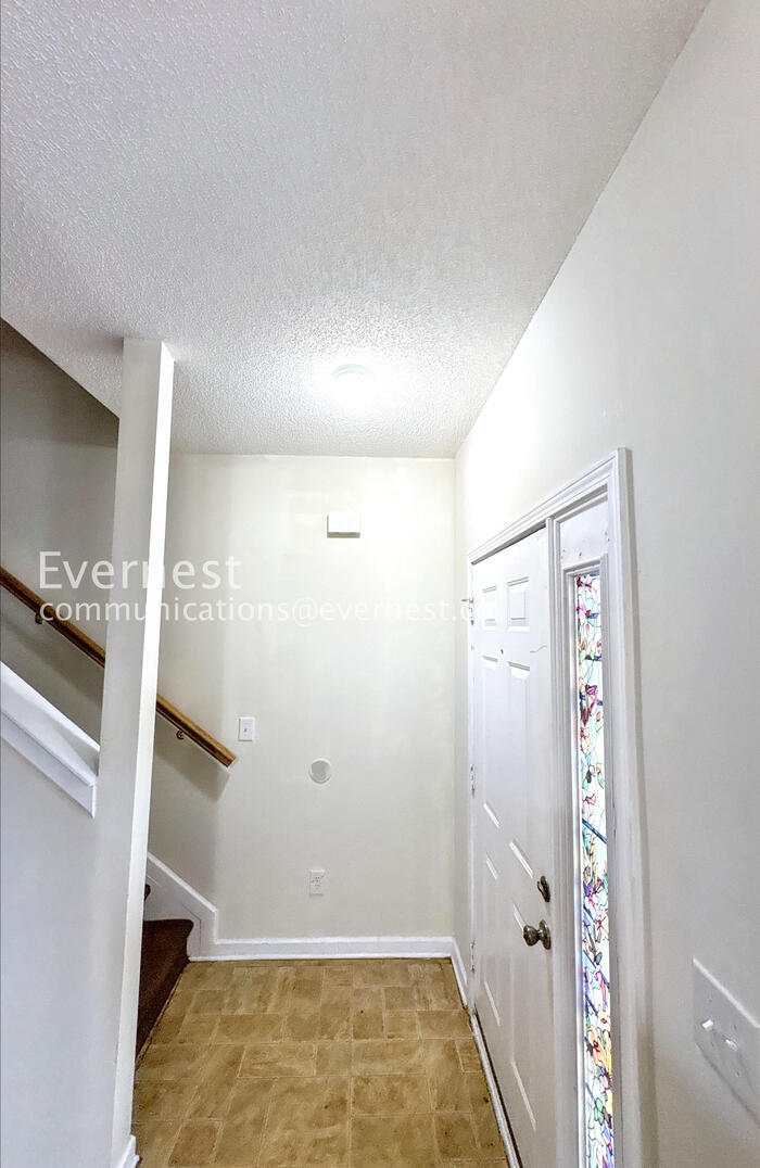 Building Photo - 7688 Creekside Ln