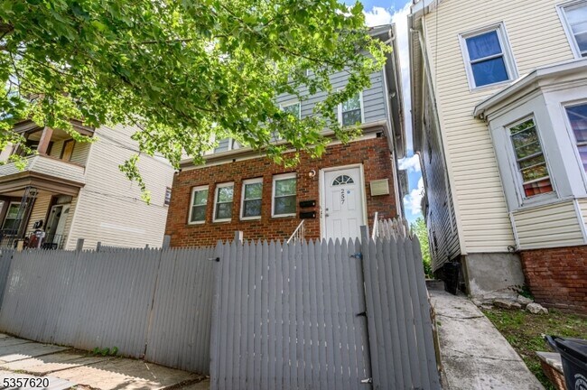 Building Photo - 257 S 8th St