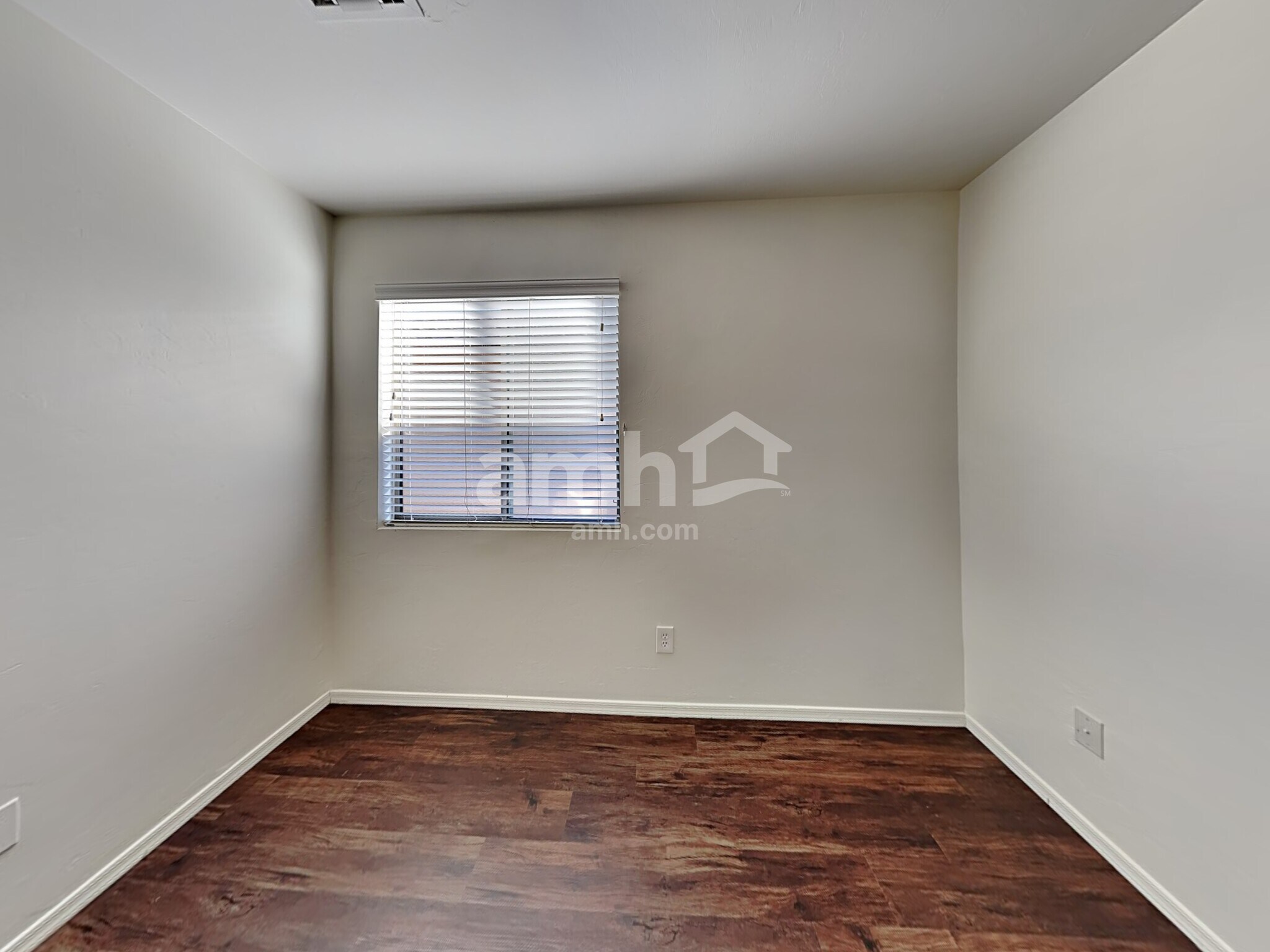 Building Photo - 6939 S Creek Run Ave