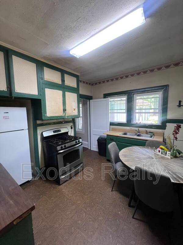Building Photo - 115 Hillcrest Dr