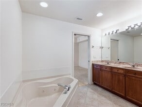 Building Photo - 10060 Lake Cove Dr