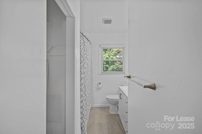 Building Photo - 540 Hoover Rd