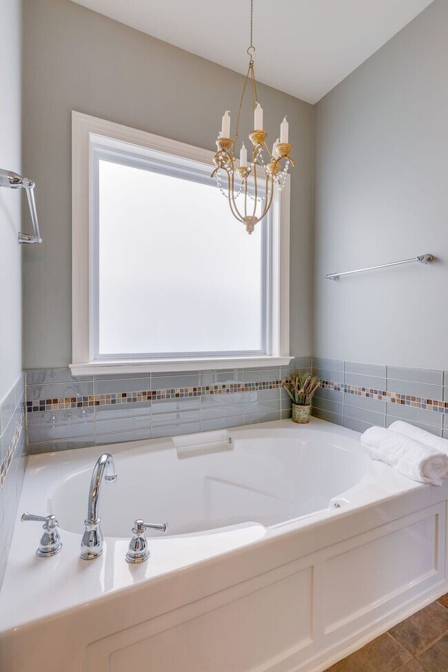 Building Photo - Spotless 5BR/3.5BA rental home, Meade of A...