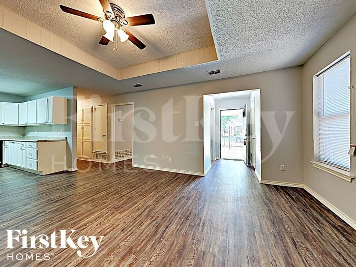 Building Photo - 3815 Coronet Ln