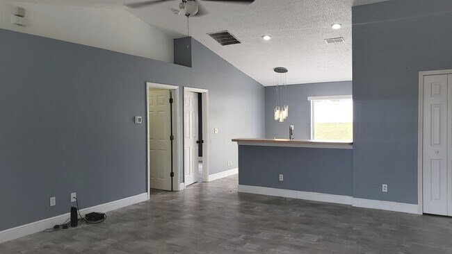 Building Photo - ~3/2~ Cardinal Pines Estate~Large Fenced i...