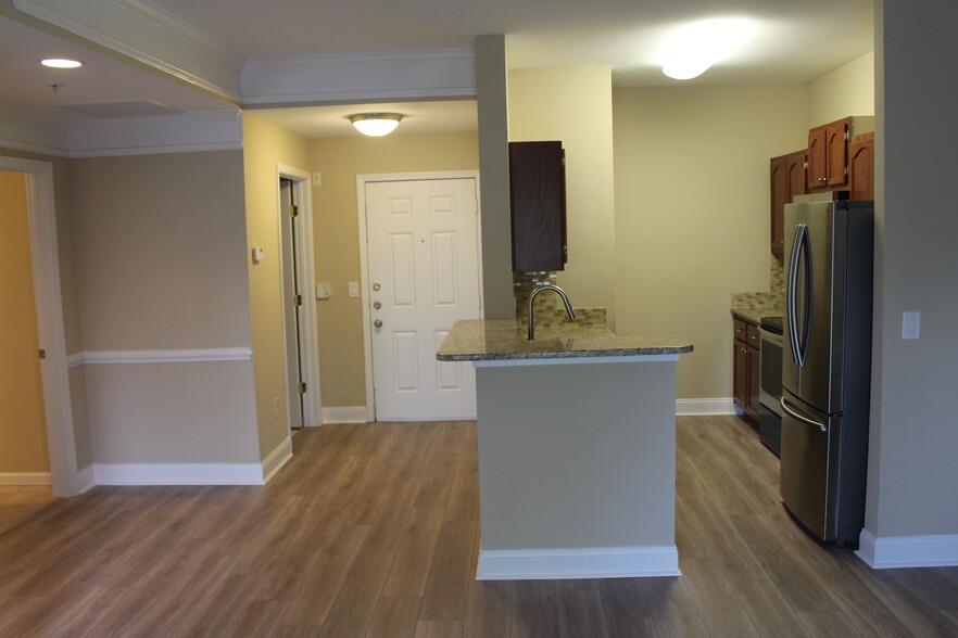Building Photo - 2700 Pine Tree Rd NE