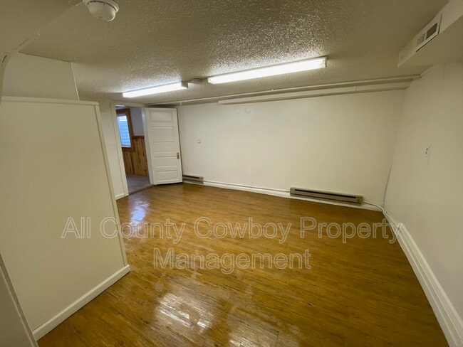 Building Photo - 170 1/2 N 8th St