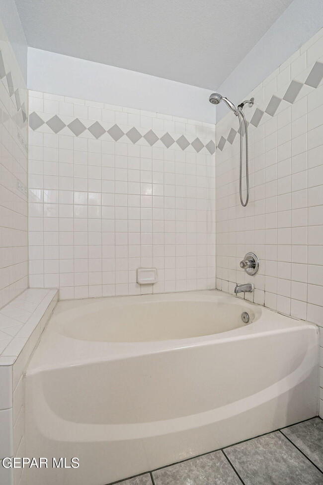 Building Photo - 12496 Sombra Fuerte Dr