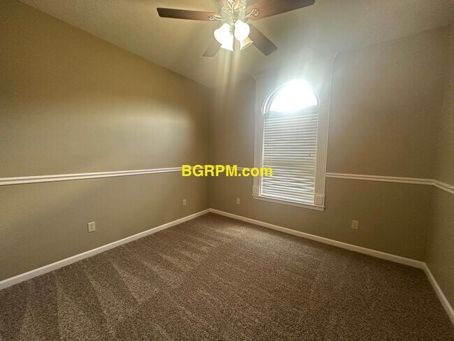 Building Photo - 4 BD 2 BA