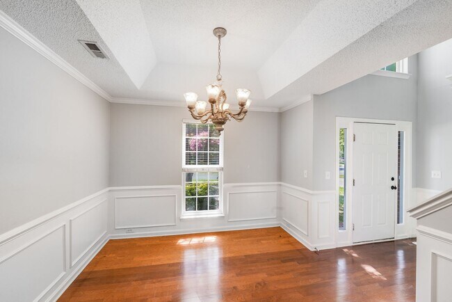 Building Photo - Beautiful 3BR/2.5BA Near Rivergate & Charl...