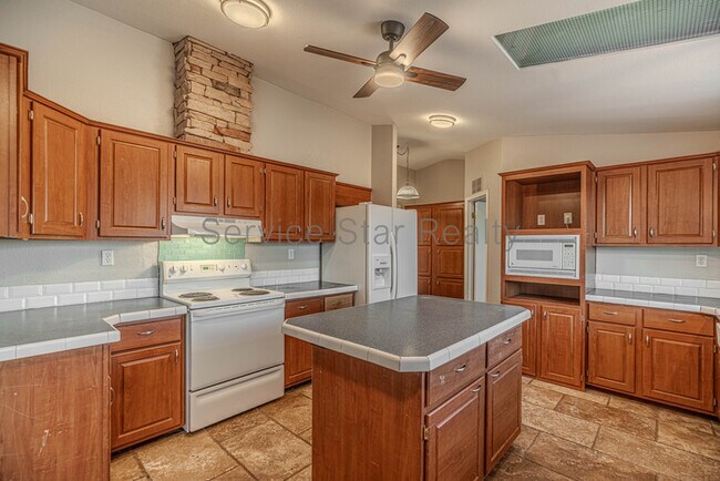 Building Photo - 18143 W Morning Vista Ln
