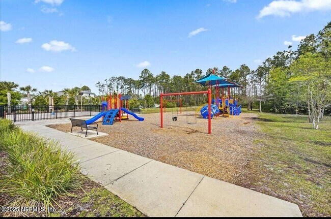 Building Photo - 350 Brambly Vine Dr