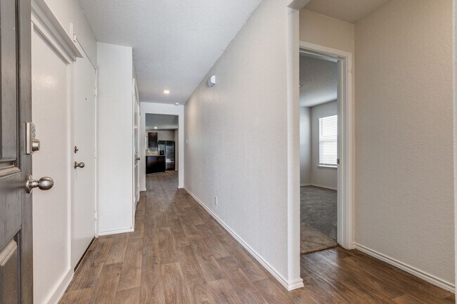 Building Photo - BEAUTIFUL 3-BEDROOM D.R. HORTON HOME IN RE...