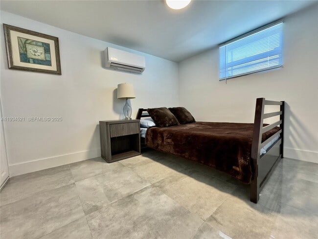 Building Photo - 1904 SW 28th St