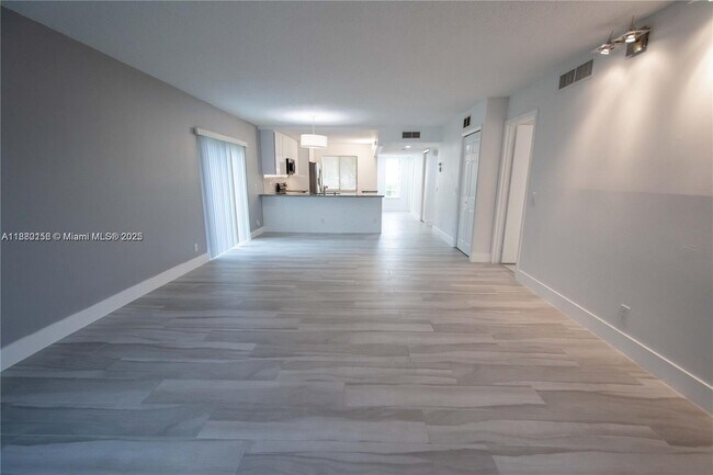 Building Photo - 16471 Blatt Blvd