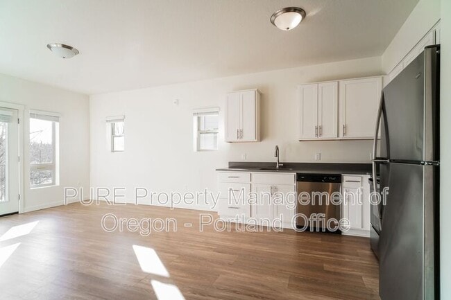 Building Photo - 22025 NE Halsey St