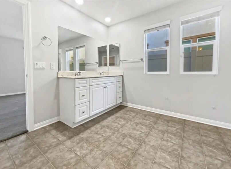 Building Photo - 31846 Victoria Pl